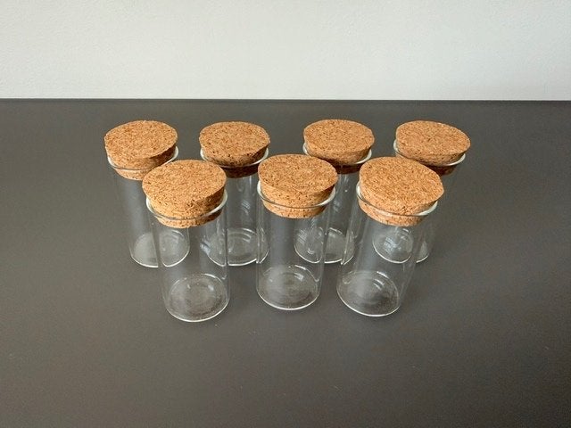 7 kleine glazen potjes met dekseltje in kurk -> nieuw, Ophalen, Nieuw