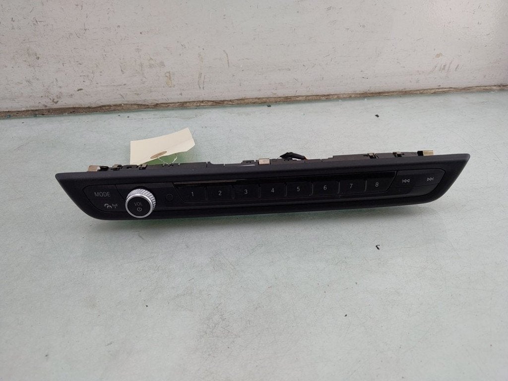PANNEAU DE COMMANDE RADIO BMW 1 serie (F40) (01-2019/-), Utilisé, BMW, Petuelring 130
80809  München, DE, Bayerische Motoren Werke AG