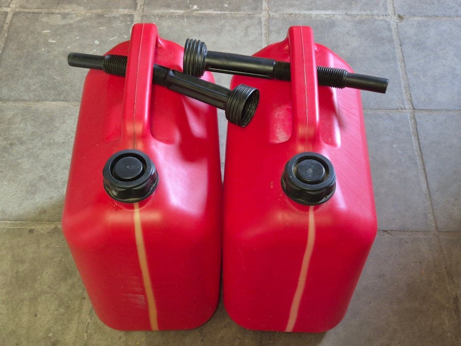 2 plastic jerrycans van 20 liter, Ophalen, Gebruikt