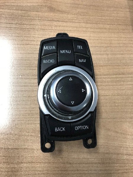 RADIOBEDIENING PANEEL BMW 3 serie Touring (F31), Gebruikt, BMW, Petuelring 130
80809  München, DE, Bayerische Motoren Werke AG