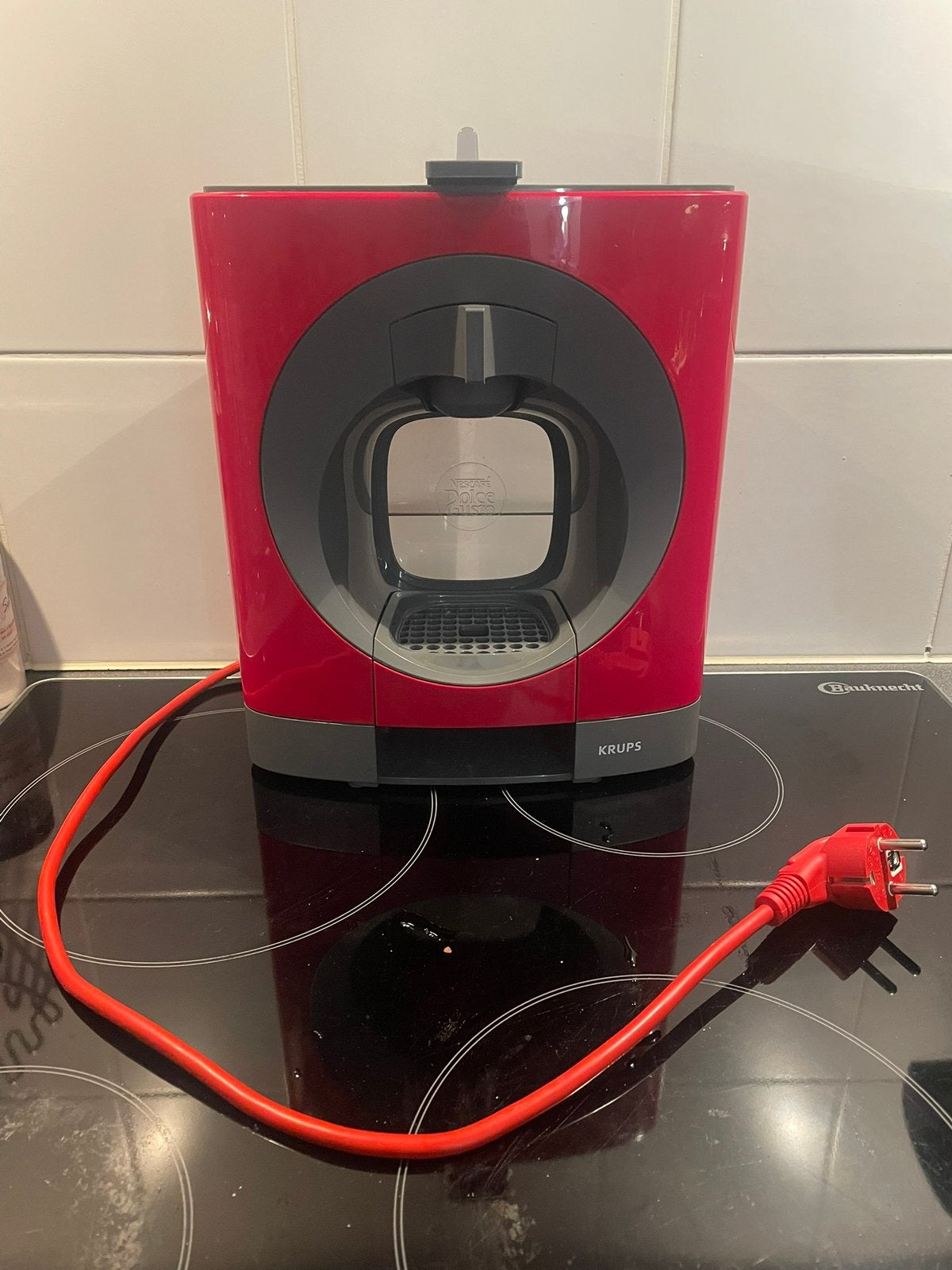 Machine Nescafé Dolce Gusto design rouge, Electroménager, Réservoir d'eau amovible, Dosettes et capsules de café, Comme neuf, 10 tasses ou plus