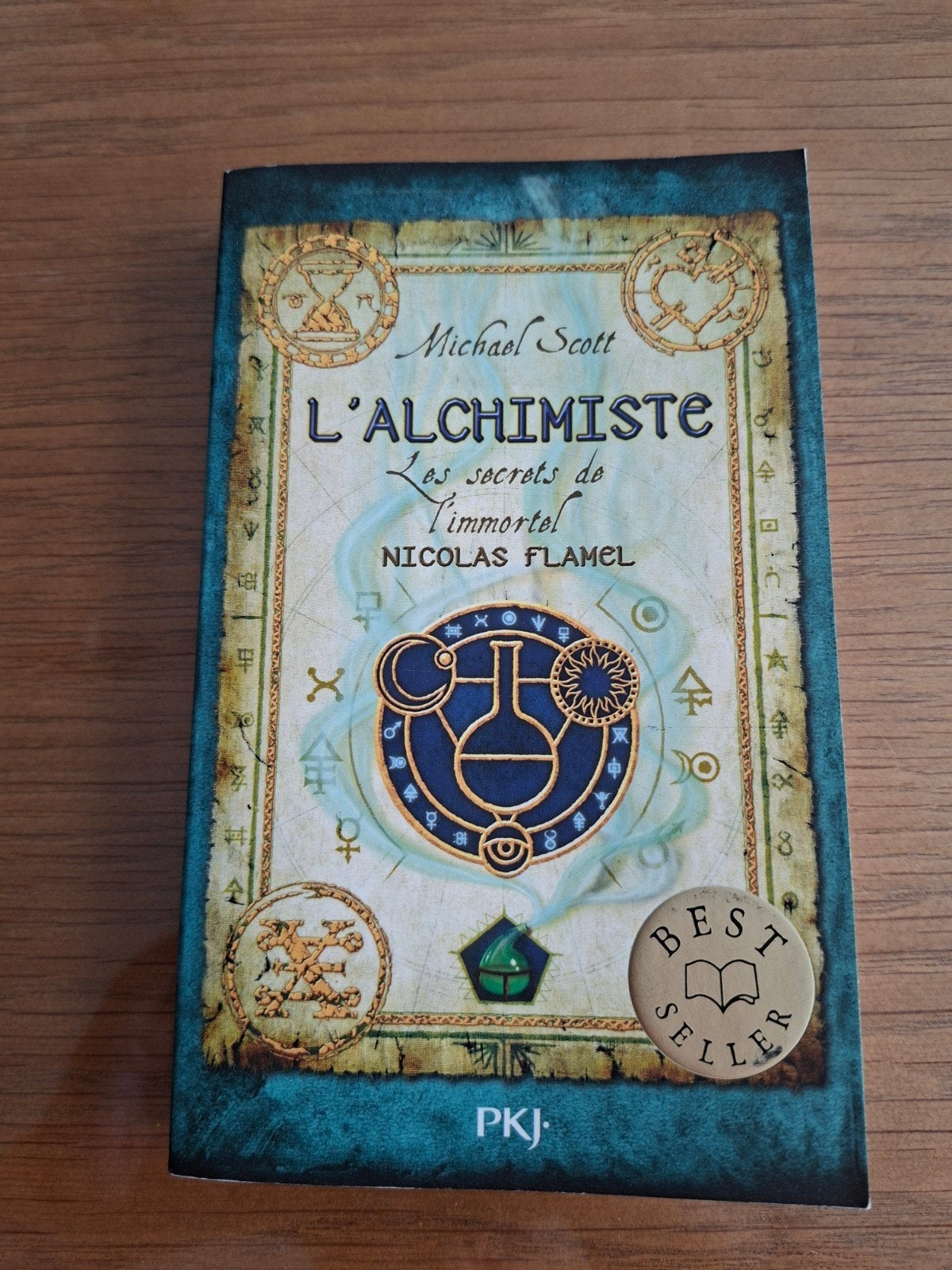 Livre L'alchimiste Les secrets de l'immortel Nicolas Flamel, Boeken, Ophalen, Gelezen, Michael Scott
