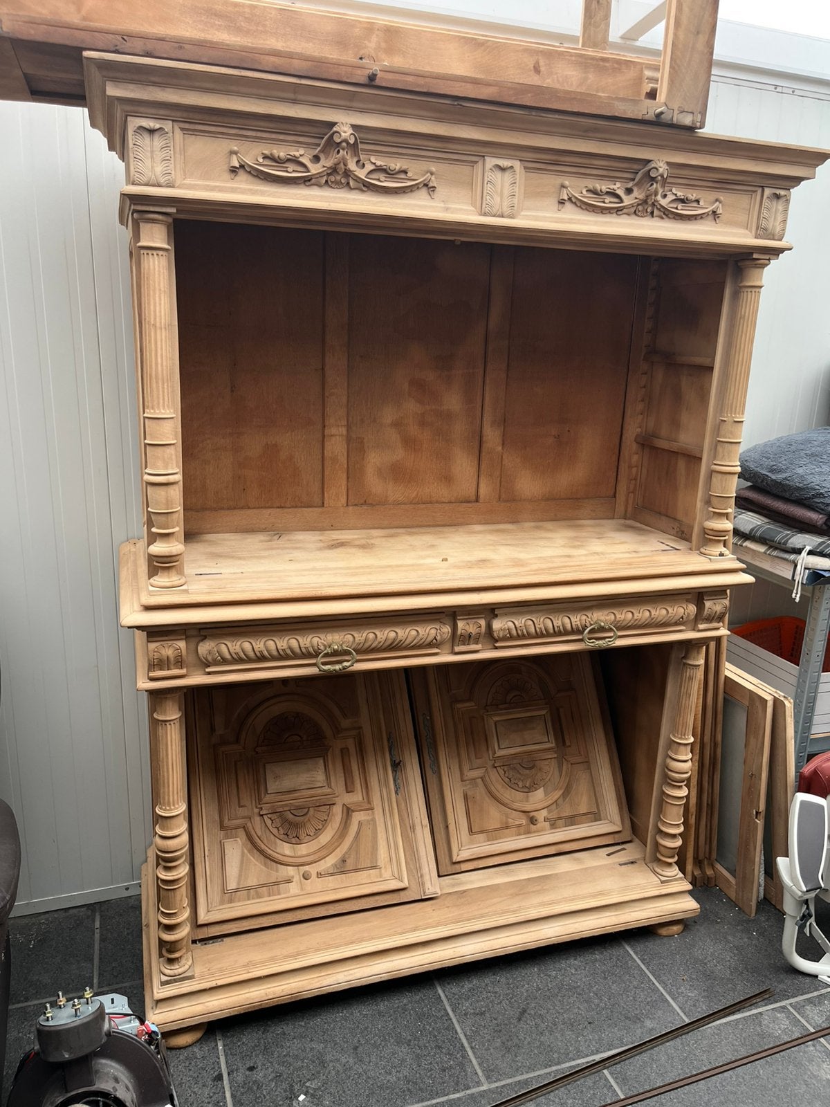 Antieke kast, Ophalen