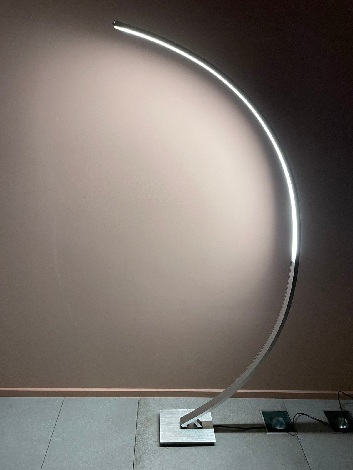 Booglamp met led, dimbaar, zilverkleurig, Huis en Inrichting, Lampen | Vloerlampen, Ophalen, Gebruikt
