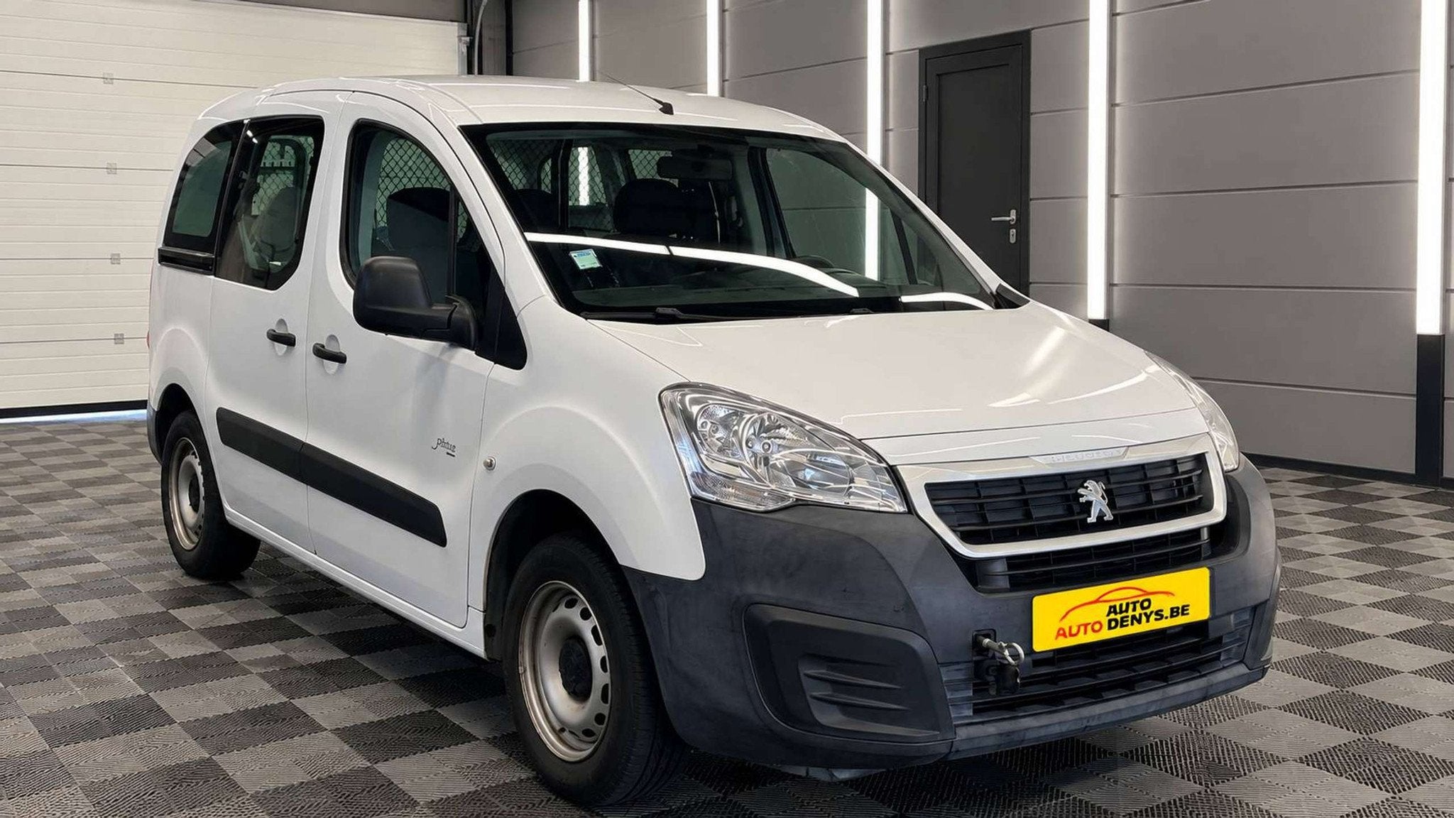 Peugeot Partner BENZINE bj2017 EUR6b 56.544km, Gebruikt, 4 cilinders, https://public.car-pass.be/vhr/4f186bcb-ea71-4b28-9e5b-d03e0702b458