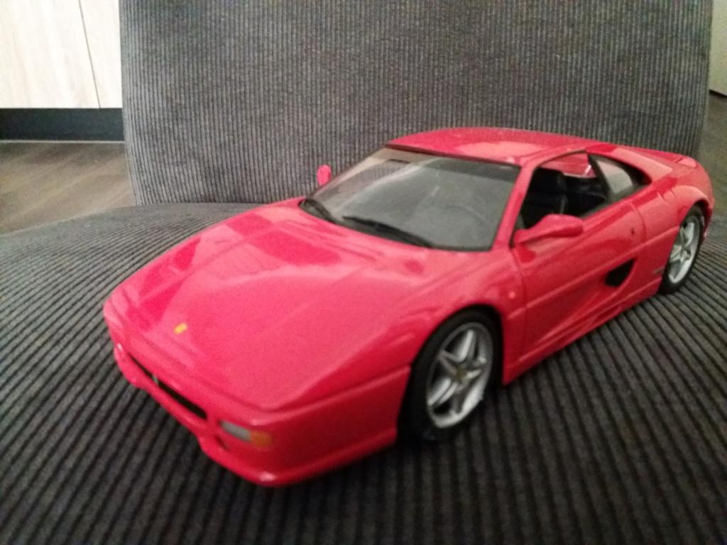 Ut Models 1/18 Ferrari 355 Berlinetta Rood, Hobby en Vrije tijd, Modelauto's | 1:18, Ophalen of Verzenden, Zo goed als nieuw, Auto