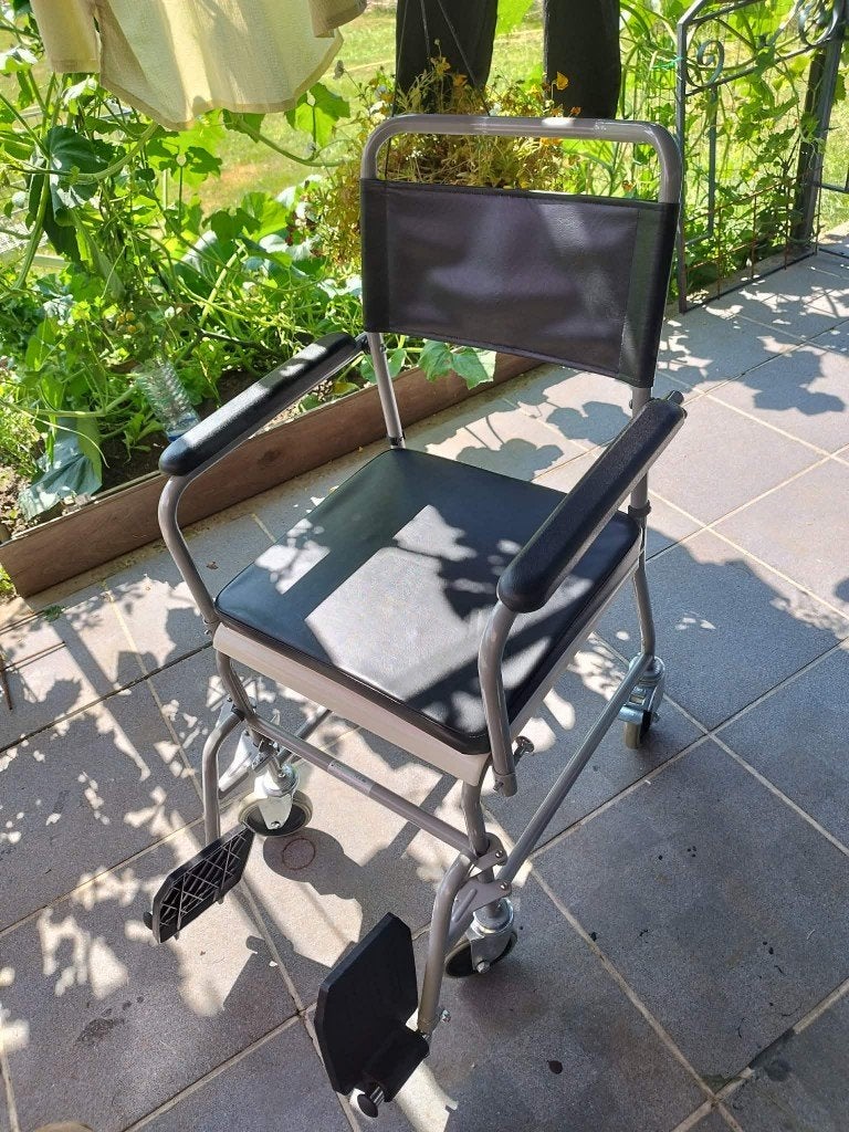 1 Intco medical Toiletstoel met wielen max 115kg, Ophalen, Zo goed als nieuw, Duwrolstoel