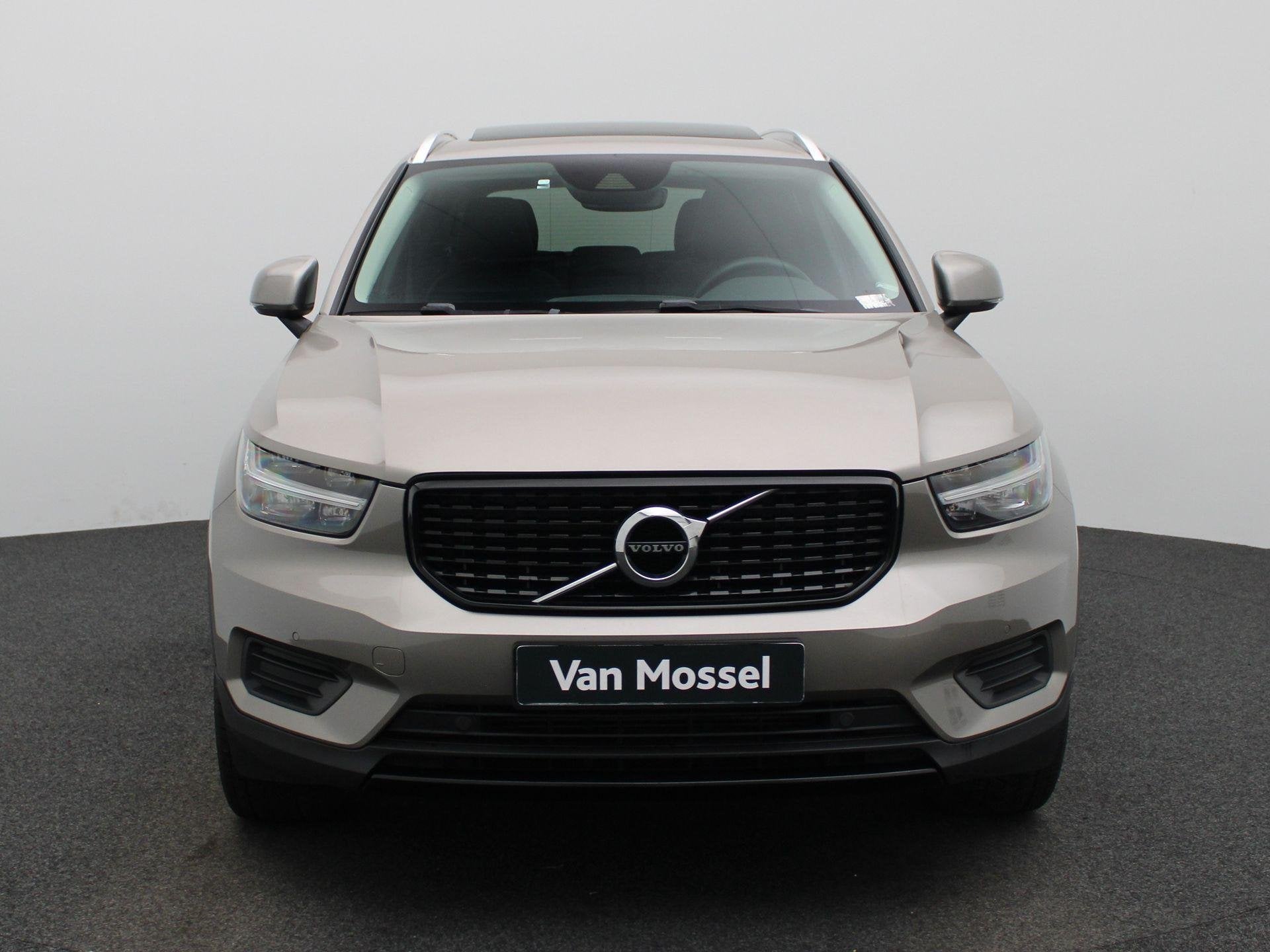 Volvo XC40 T2 Geartronic Momentum Pro (automatique), Autos, Argent ou Gris, Achat, Entreprise, Volant multifonction
