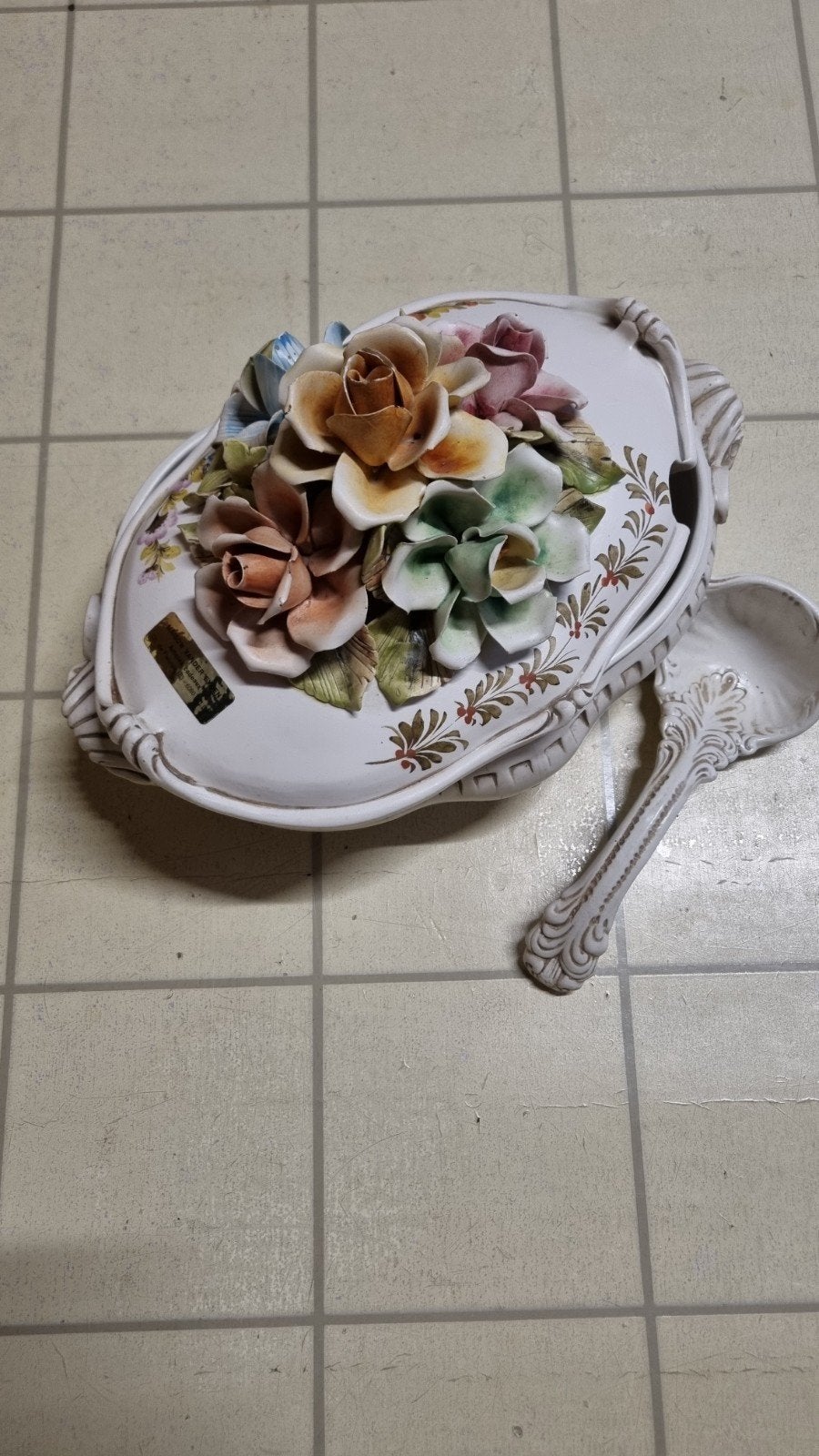 Soupière  en céramique  avec louche, Enlèvement