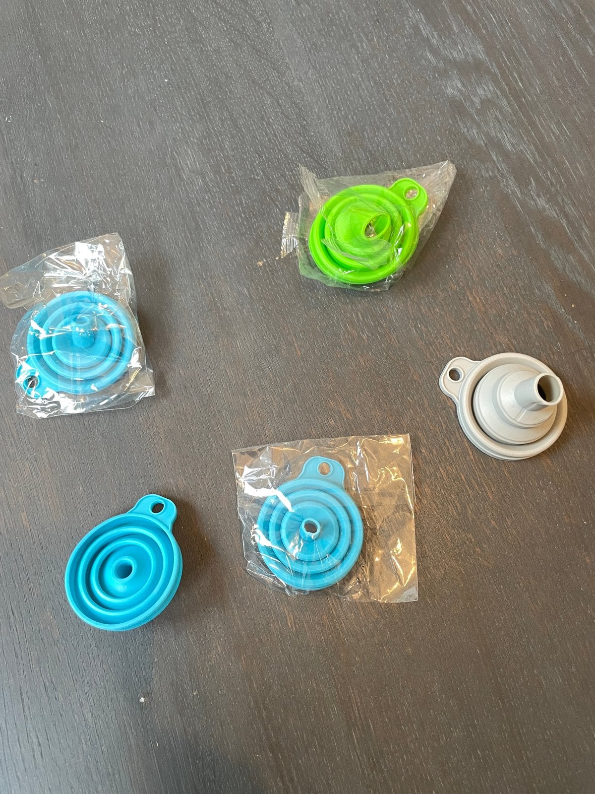 Set van kleine trechters in silicone, Maison & Meubles, Cuisine| Tupperware, Enlèvement ou Envoi, Neuf, Autres types