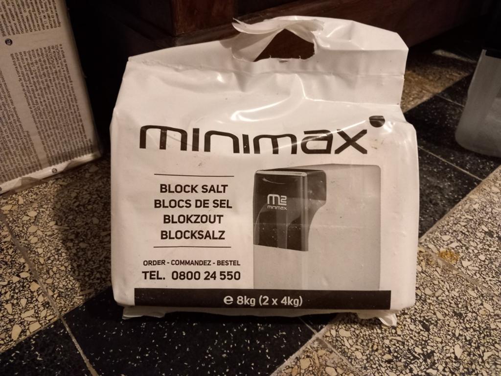 10 sacs de 2 x 4 kg de blocs de sel, Electroménager, Adoucisseurs d'eau, Enlèvement