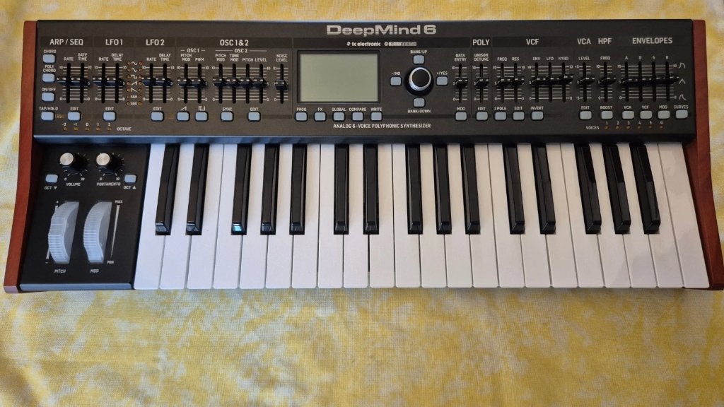 Synthétiseur Behringer Deepmind 6, Autres marques, Avec valise ou flightcase, Utilisé, Enlèvement ou Envoi
