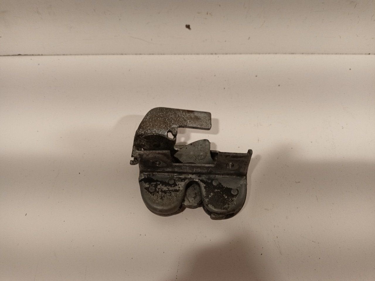 Slot mechaniek kofferdeksel achterklep BMW 2500, Onderdelen@venauto.nl, Van der Ven Autorecycling B.V., Gebruikt, Ettenseweg 76, 4706 PB Roosendaal, The Netherlands