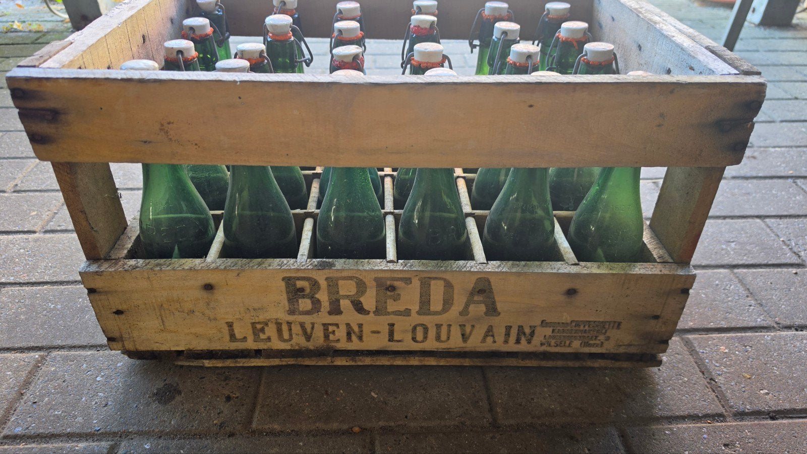 Originele Breda Leuven bierbak 1955 met 24 beugelflessen, Ophalen, Overige merken, Gebruikt, Flesje(s)