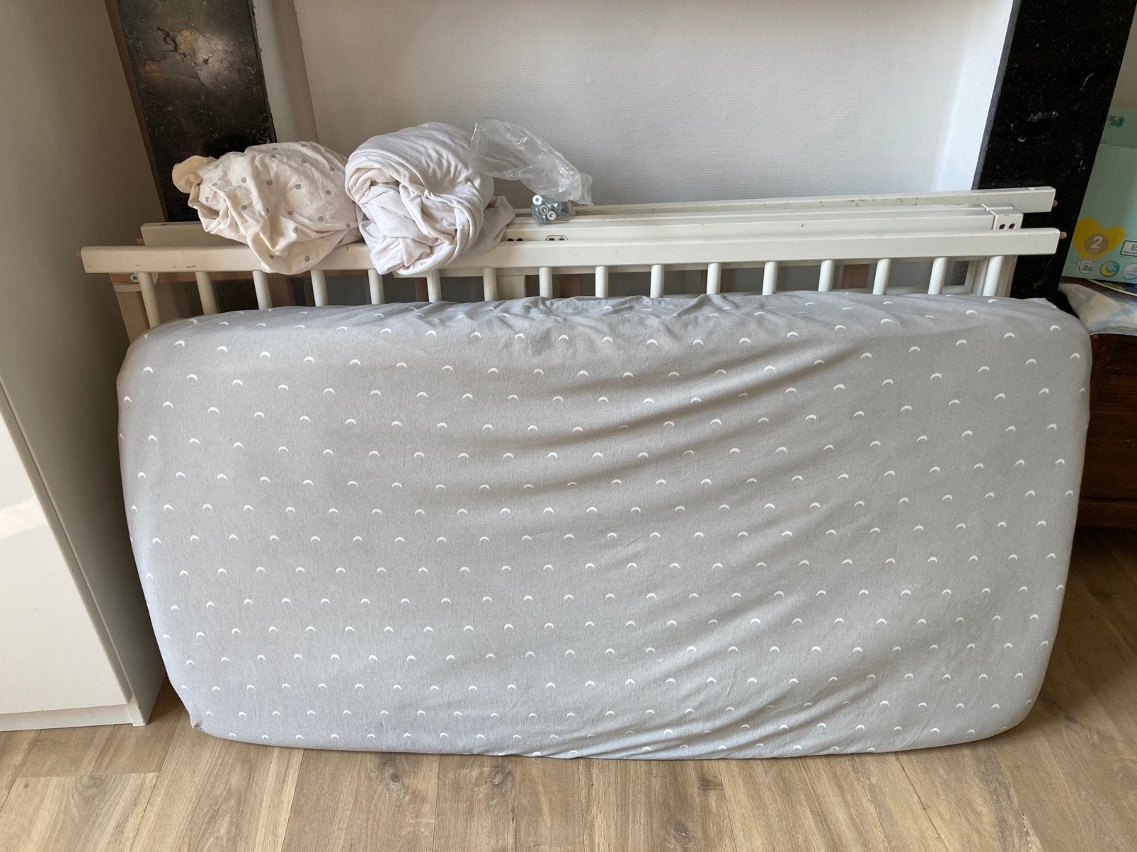Baby bed/ cot/ crib. IKEA GUILLVER. 60 x 120 cm., Kinderen en Baby's, Ophalen, Zo goed als nieuw