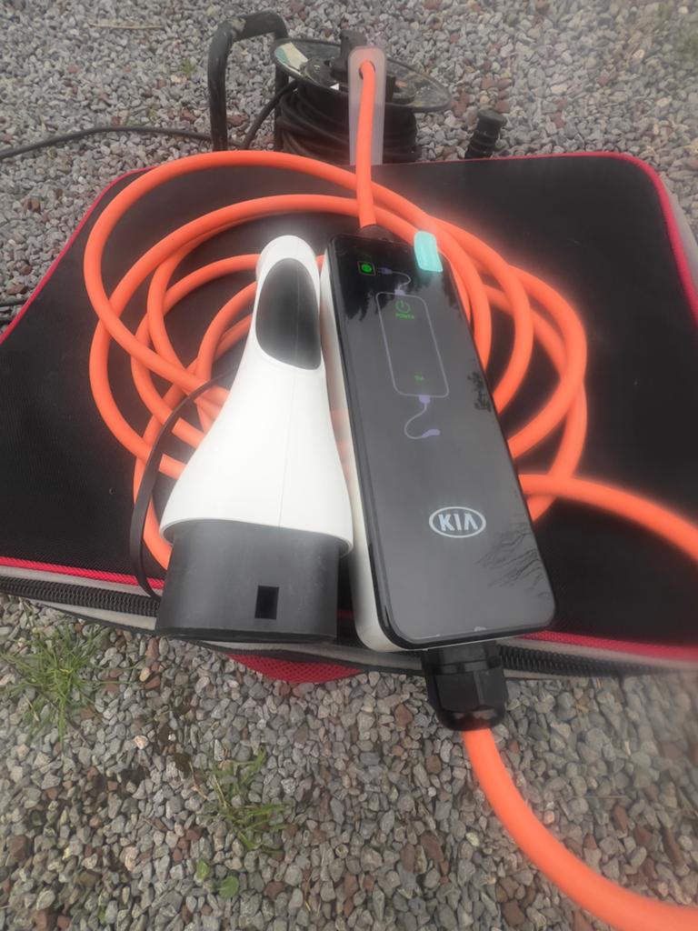 ORIGINELE KIA LAADKABEL MET SCHERM NIEUWE ONGEBRUIKT, Auto diversen, Laadpalen, Ophalen of Verzenden, Zo goed als nieuw, Laadkabel