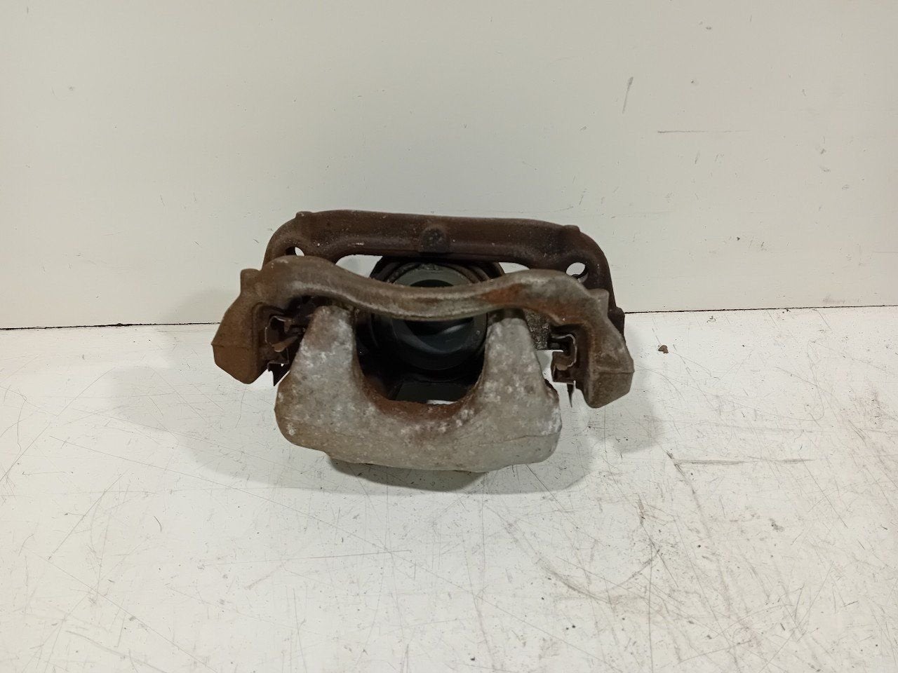 Remklauw links voor BMW i3, Onderdelen@venauto.nl, Van der Ven Autorecycling B.V., Ettenseweg 76, 4706 PB Roosendaal, The Netherlands