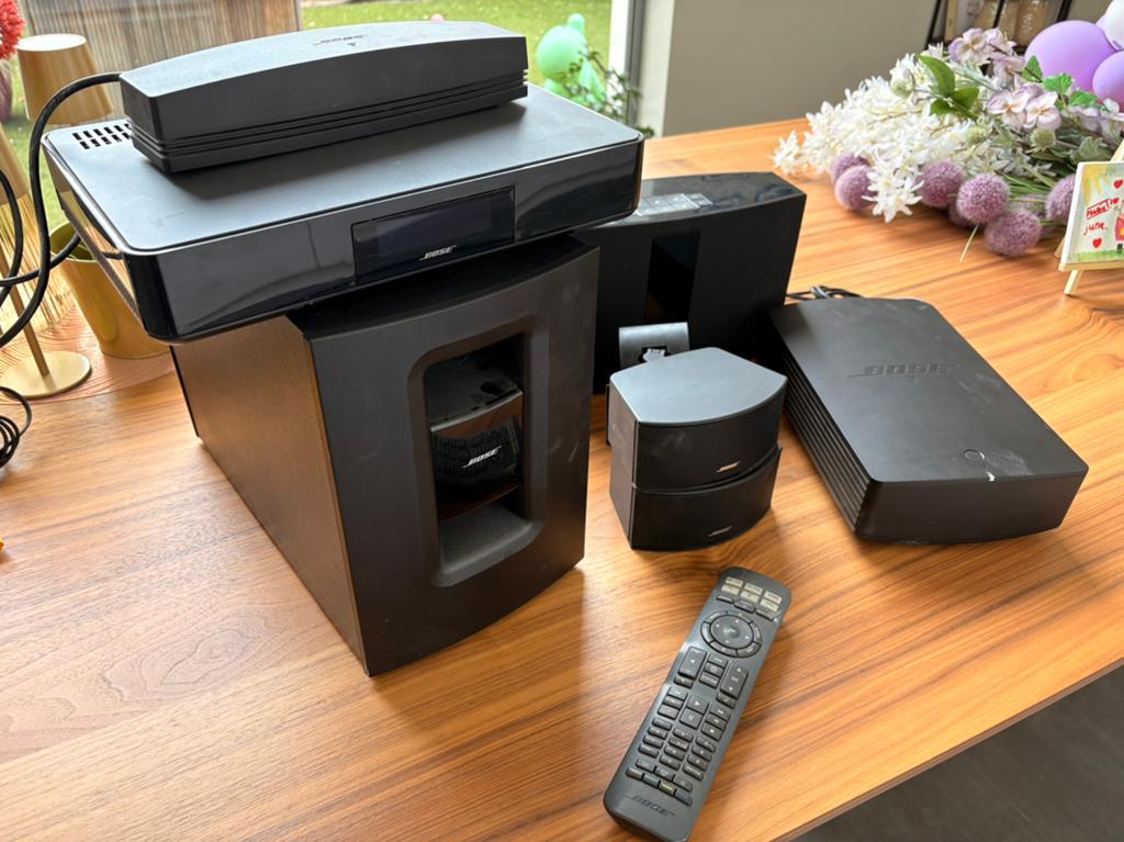 Bose home cinema (cinematic)  & bluetooth speakers, Ensemble surround complet, Comme neuf, Enlèvement, Bose