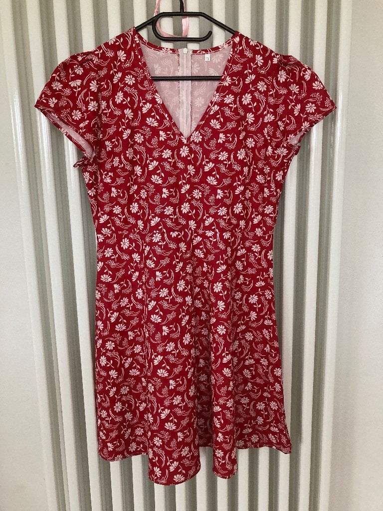 Nieuwe zomerse damesjurk, large. Perfecte staat, Kleding | Dames, Jurken, Maat 42/44 (L), Nieuw, Ophalen of Verzenden, Boven de knie