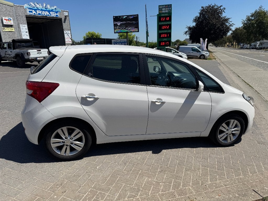 Hyundai IX20 Benzine 2013 160000km 6900€, Auto's, Voorwielaandrijving, Parkeersensor, Zwart, 4 cilinders
