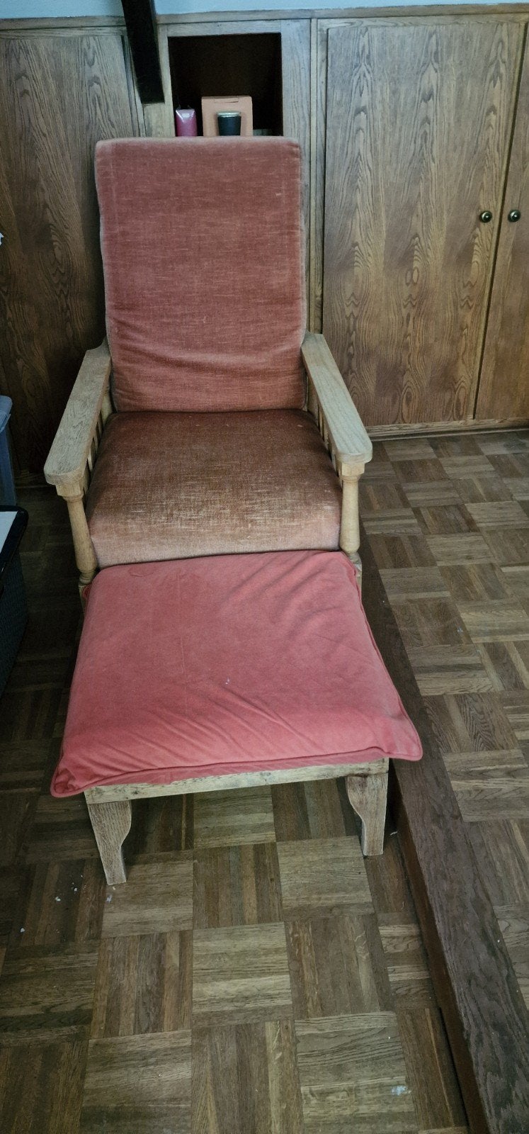 Fauteuil vintage avec pouf — vieux rose, Enlèvement