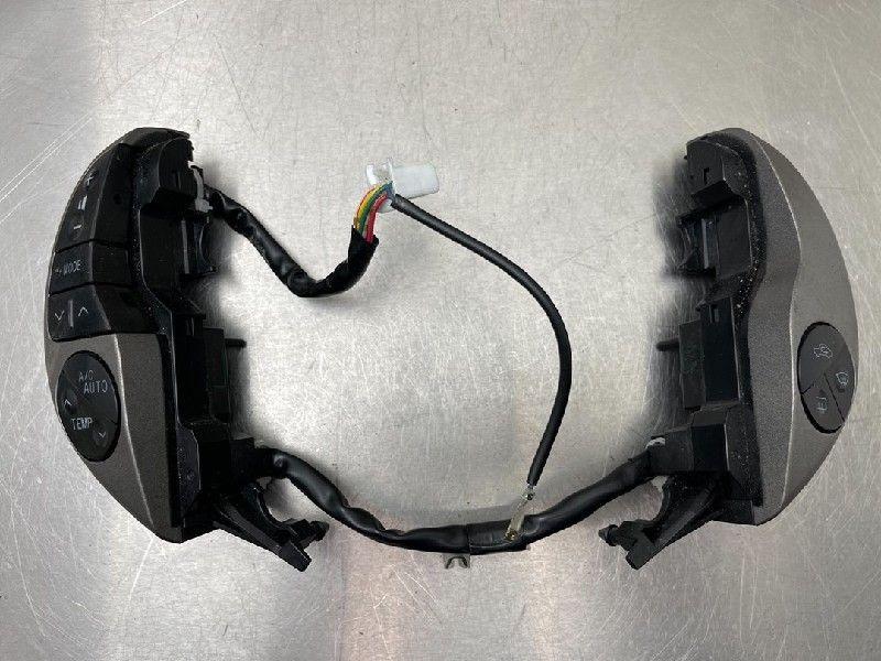 COMMANDE DE RADIO AU VOLANT Toyota Prius (NHW20), Utilisé, Toyota