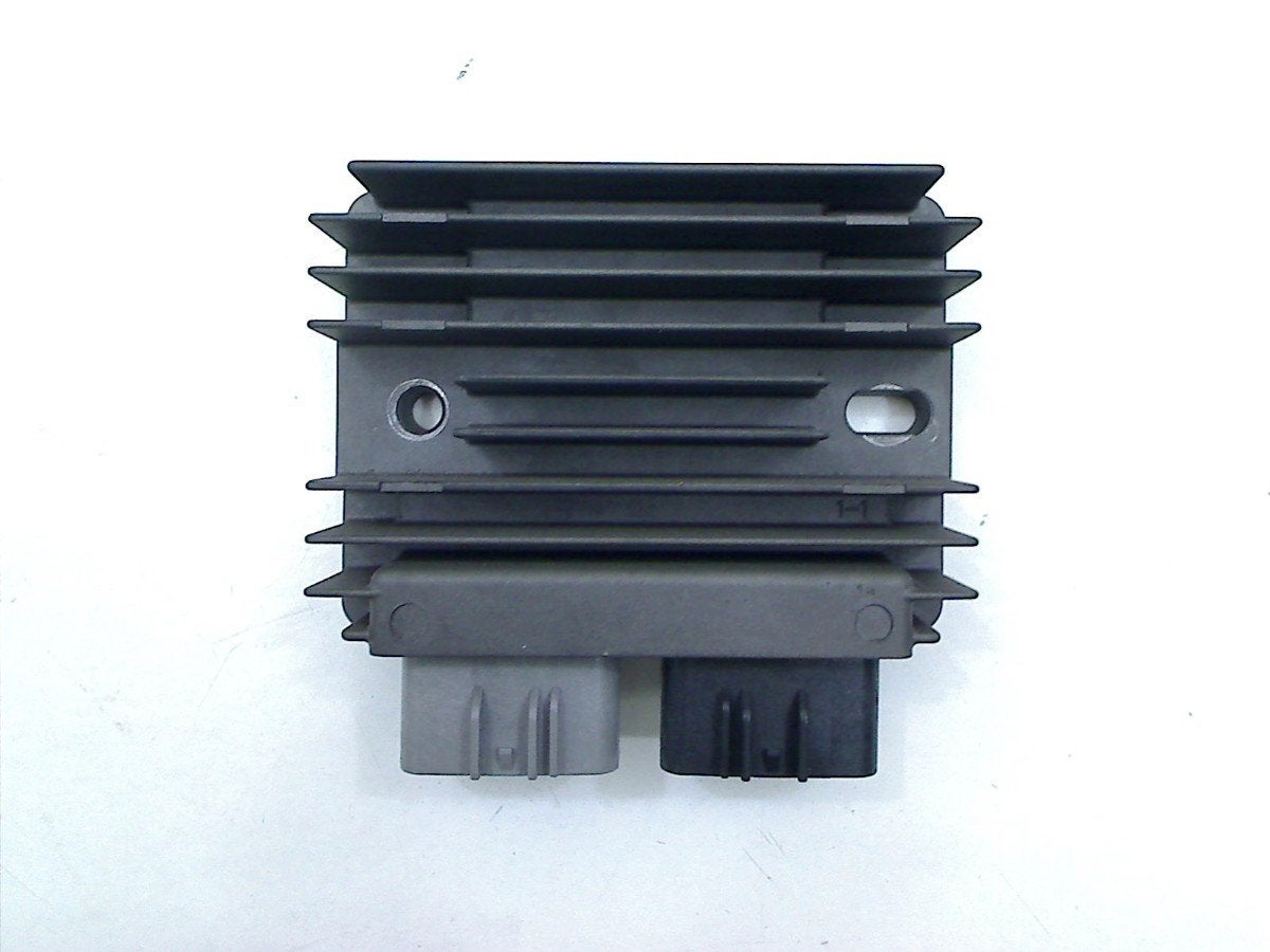SPANNINGSREGELAAR Piaggio MP3 530 (01-2022/-) (sh870aa), Dhr. S. di Majo, Gebruikt, Info@cama-motorparts.nl, P.J. Troelstraweg 8 8
3144 CX  MAASSLUIS, NL