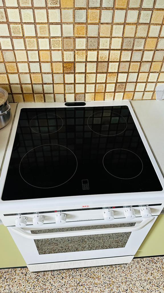 Keramisch fornuis met ingebouwde oven, Elektronische apparatuur, Fornuizen, Ophalen, Gebruikt, Keramisch, 4 kookzones