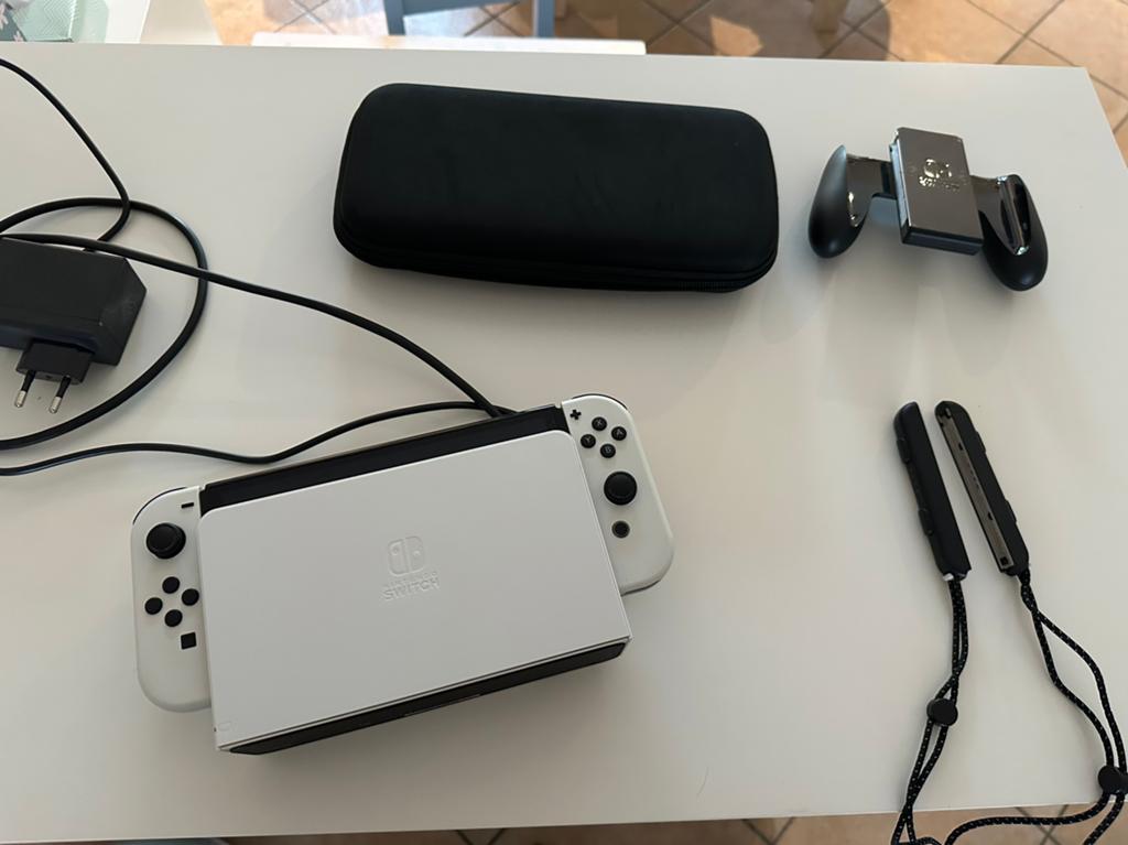 Nintendo switch 1 2021 OLED, Games en Spelcomputers, Spelcomputers | Nintendo Switch, Ophalen, Zo goed als nieuw
