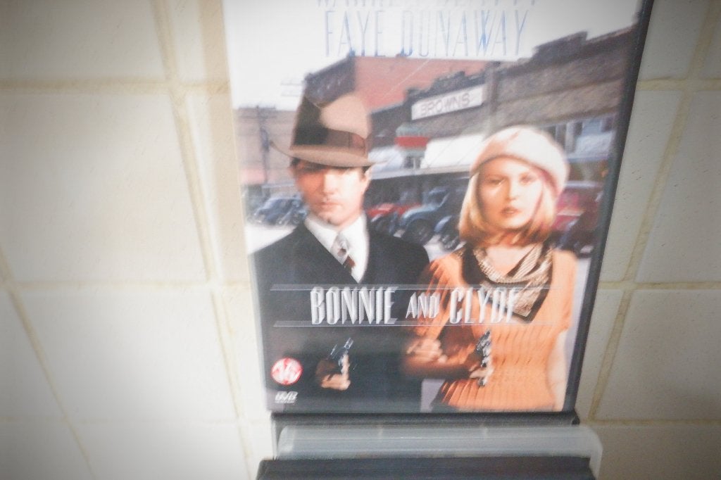DVD de Bonnie et Clyde. (Warren Beatty et Faye Dunaway), Suppléments, Enlèvement ou Envoi, Mafia et Policiers, Anglais