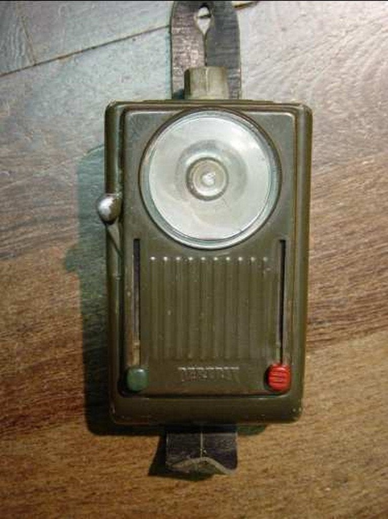 militaire zaklamp, Ophalen