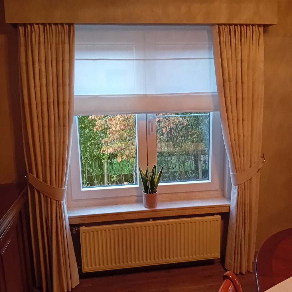 set van 3 X 2 overgordijnen met 4 bijhorende kussens, Huis en Inrichting, Ophalen, Zo goed als nieuw, Beige, Gordijn