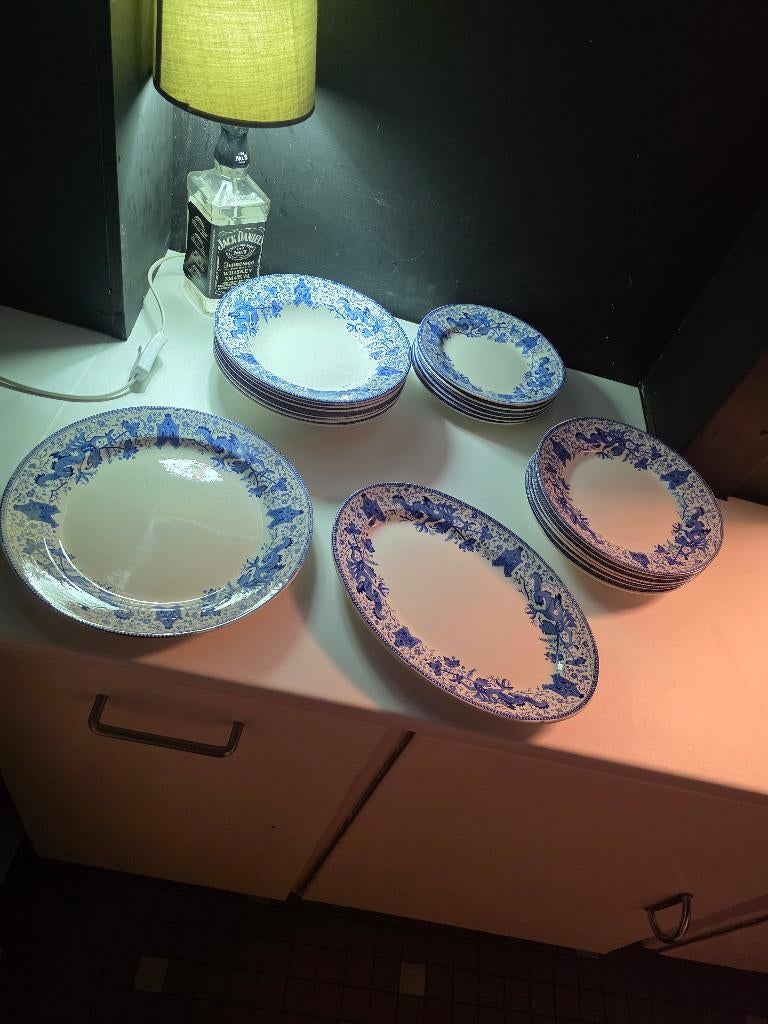 Superbe service en faïence boch dragon 20 pièces., Enlèvement