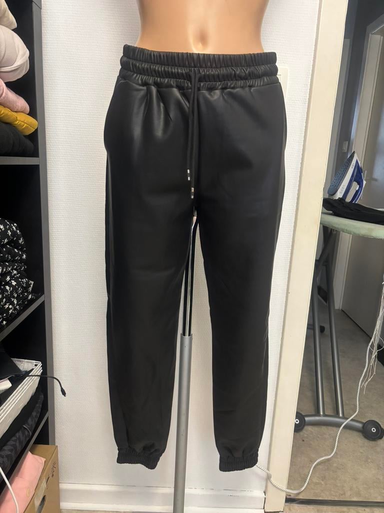 Pantalon similicuir noir neuf, Enlèvement ou Envoi, Neuf, Noir, Longs