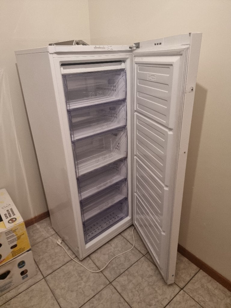 Diepvries BEKO RFSA24M23W 215 L, Elektronische apparatuur, Gebruikt, Minder dan 60 cm, 140 tot 160 cm, Vrijstaand
