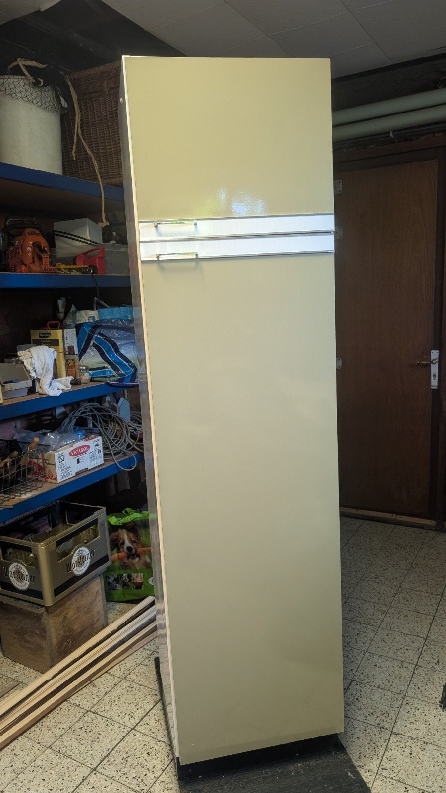 Gratis hoge smalle kast met leggers, Huis en Inrichting, Kasten | Roldeurkasten en Archiefkasten, Ophalen