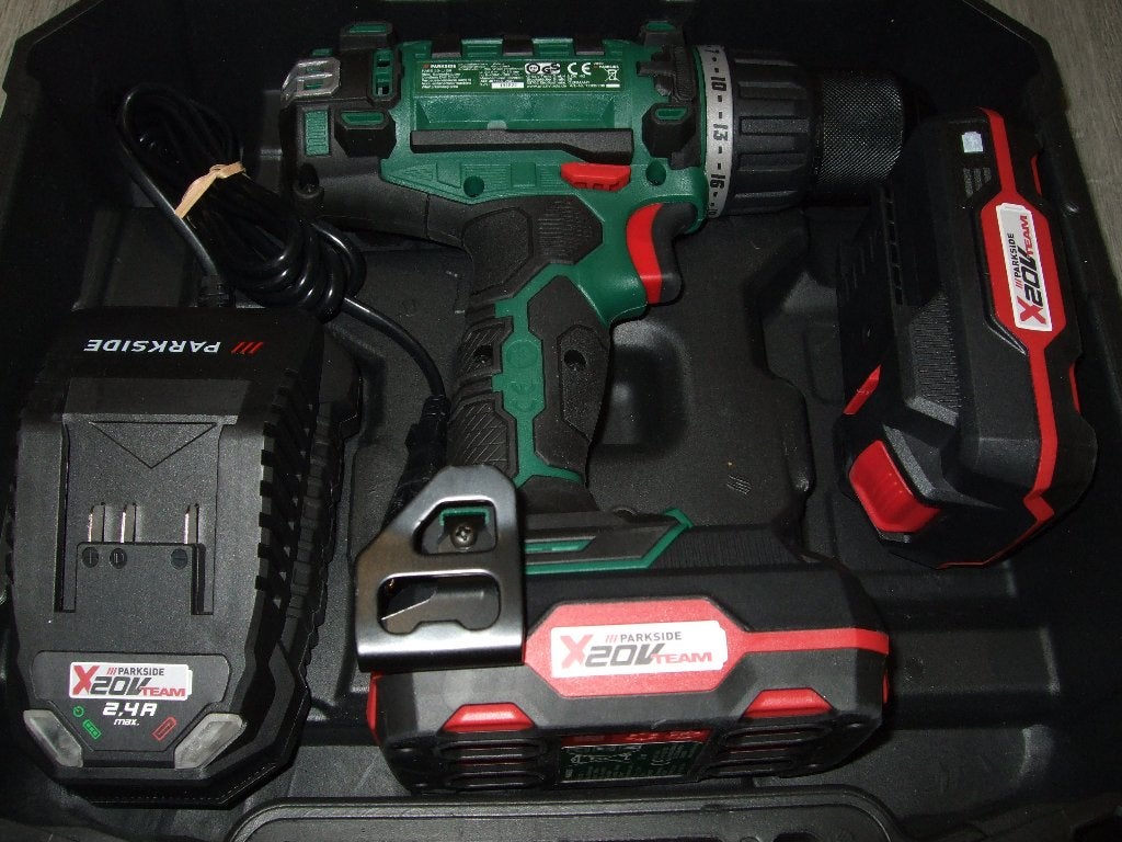 PERCEUSE VISSEUSE COFFRET AVEC OUTILS +2 batteries+chargeur, Bricolage & Construction, Enlèvement, Neuf, Perceuse
