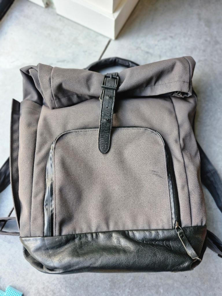 Verzorgingstas/rugzak _ Dusq, Bijoux, Sacs & Beauté, Sacs | Sacs de voyage & Petits Sacs de voyage, Utilisé, Gris, 40 à 60 cm