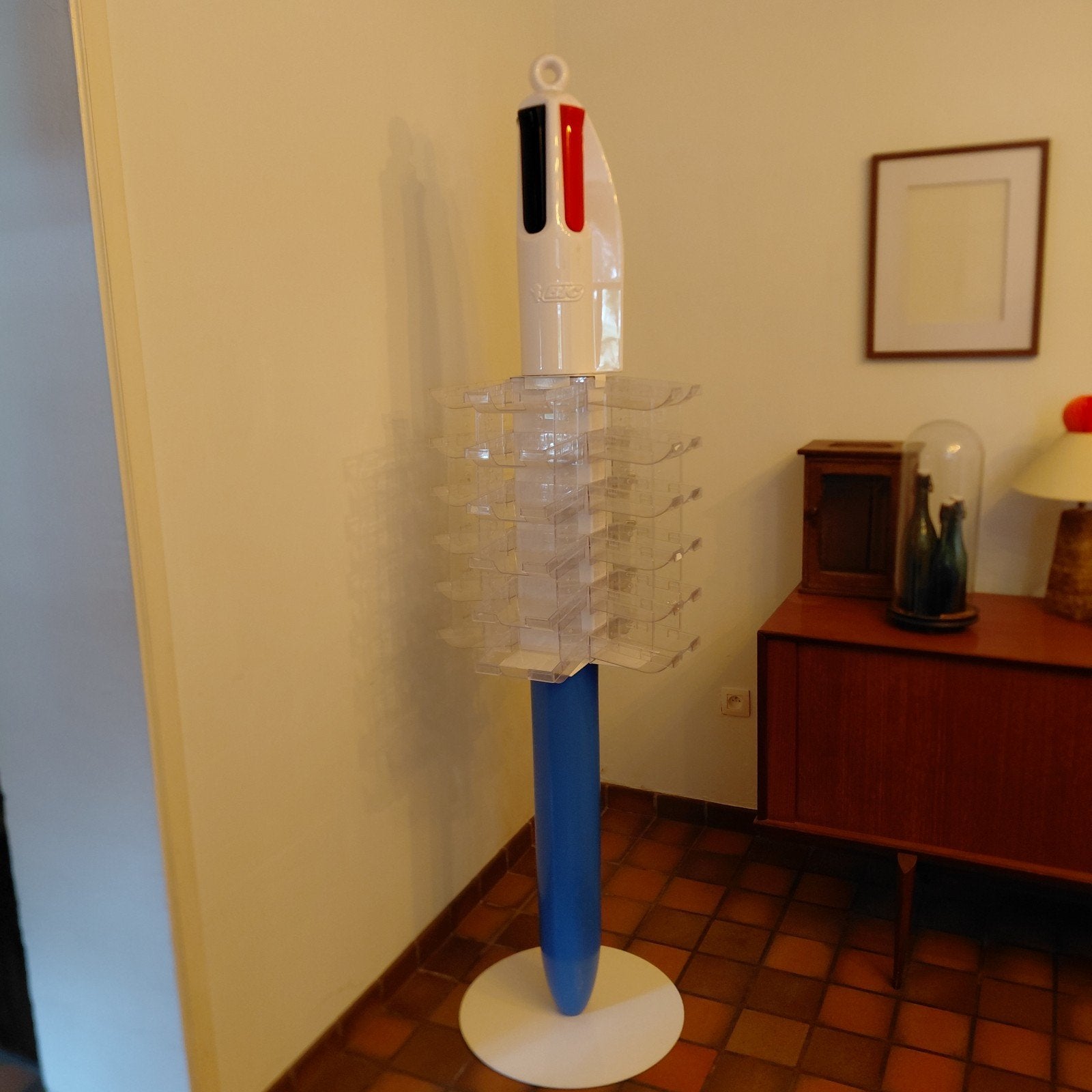 ​ COLLECTOR: Présentoir Stylo BIC Géant 4 couleurs 2M, Antiek en Kunst, Kunst | Designobjecten, Ophalen, 200 cm, Blauw