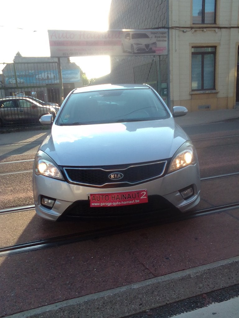 KIA CEED 1600 CC DIESEL 2010 TRES PROPRE, Autos, Kia, Entreprise, Boîte manuelle, Entretenue par le concessionnaire, Noir