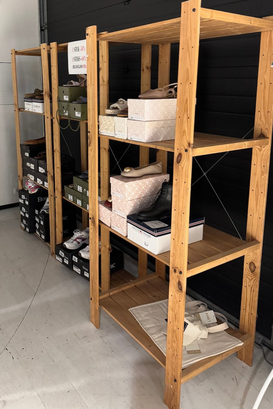 Ikea opberg rekken in hout, Ophalen, Zo goed als nieuw