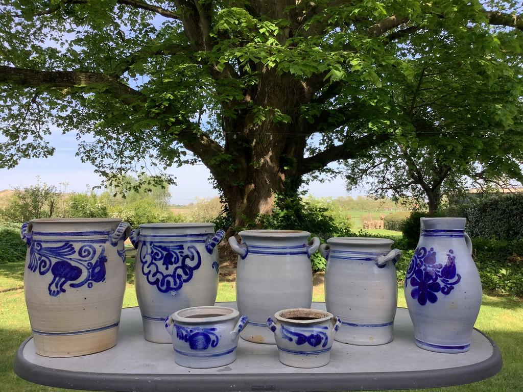 Westerwald zoutglazuur bloempotten en kan., Ophalen