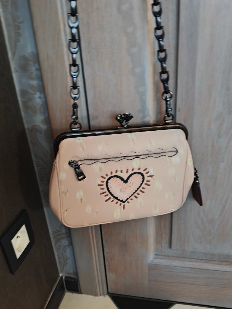 Sac à bandoulière Coach 1941 x Keith Haring Kisslock, Enlèvement ou Envoi, Comme neuf, Beige, Sac à main
