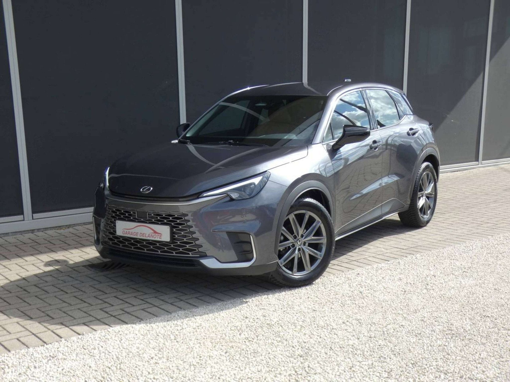 Lexus LBX Hybrid RELAX +COGNAC LEDER +Elektrische zetel +Sto, Autos, Lexus, Argent ou Gris, Achat, 1280 kg, Entreprise
