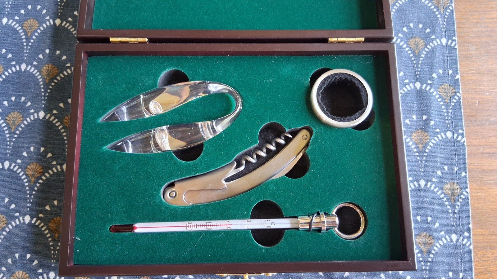 Wijn accessoires, Ophalen