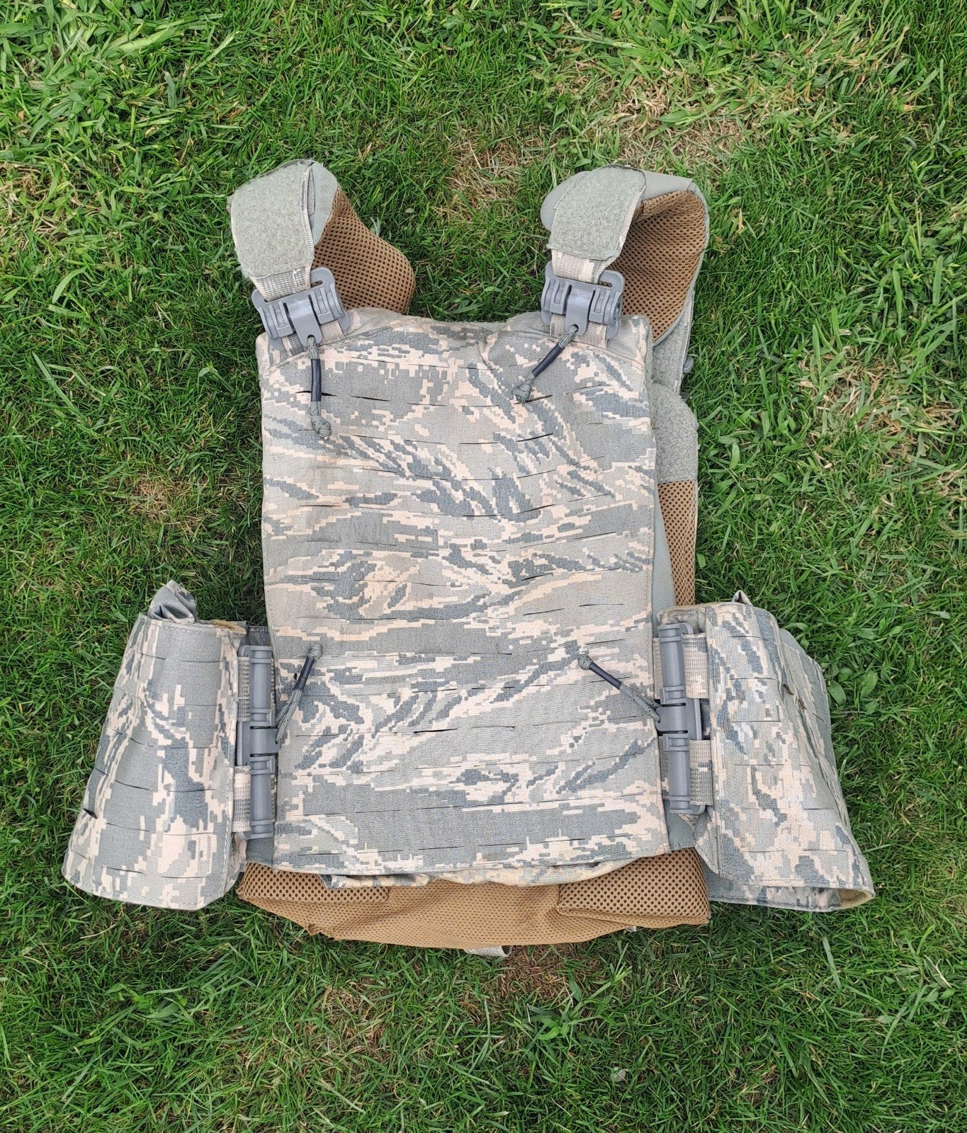 First Spear Plate Carrier, Verzamelen, Verzenden