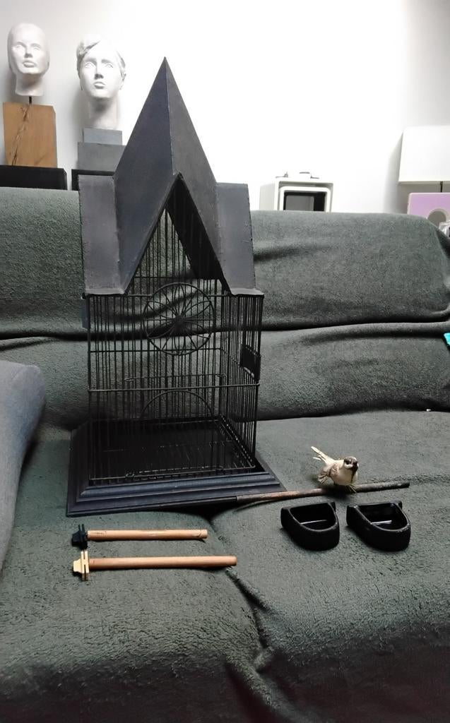 Cage à oiseaux néogothique exclusive des années 1950, complè, Antiquités & Art, Antiquités | Accessoires de maison, Enlèvement