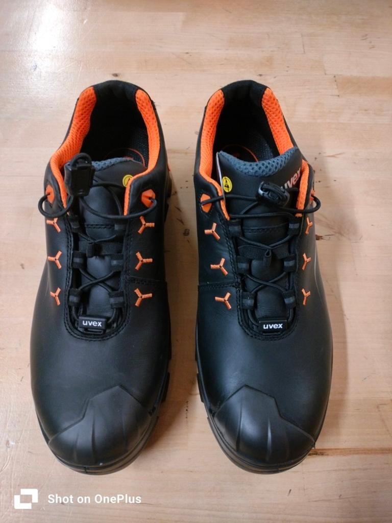 Chaussures taille 44, Enlèvement