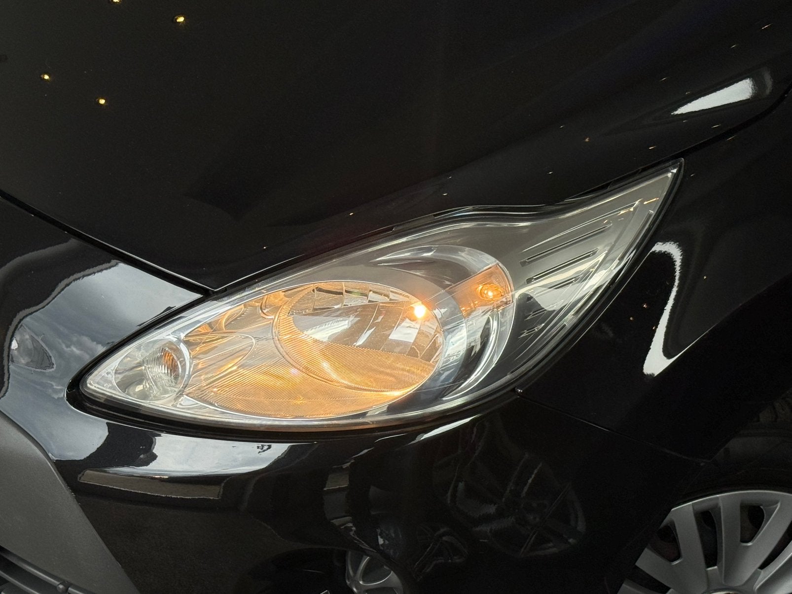 FORD KA 1.2I 69PK |APPLE CARPLAY | BLUETOOTH | RADIO |, Auto's, Voorwielaandrijving, 4 zetels, Stof, Zwart