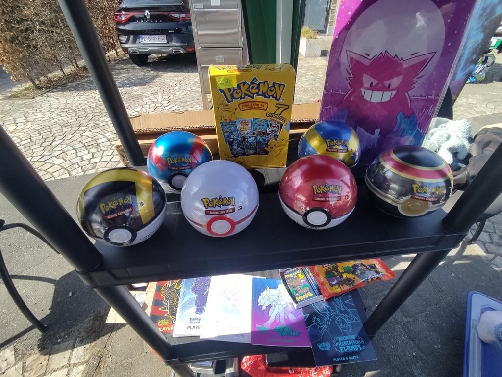 Pokeball tins best of 2021., Ophalen